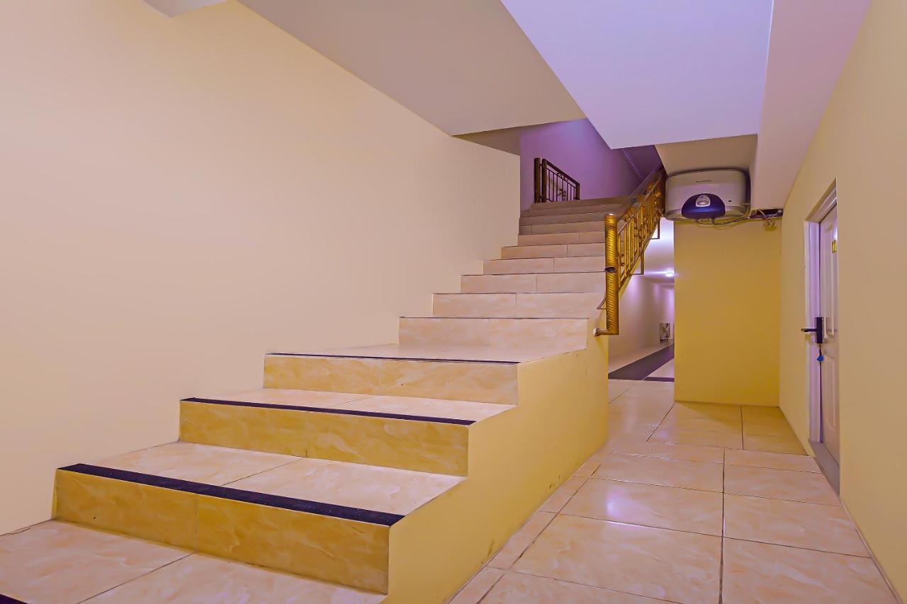 Oyo 92687 Alnindo Makaliwe Hotell Jakarta Eksteriør bilde