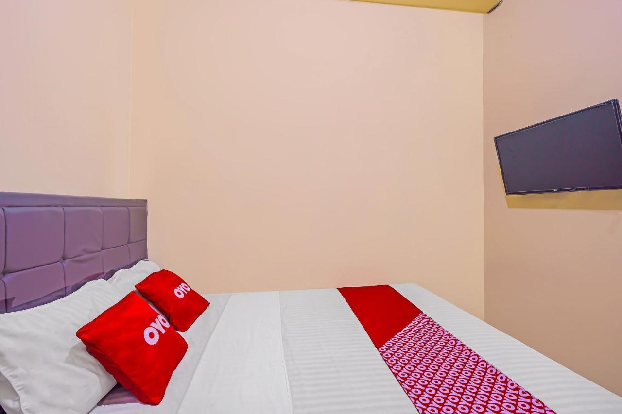 Oyo 92687 Alnindo Makaliwe Hotell Jakarta Eksteriør bilde