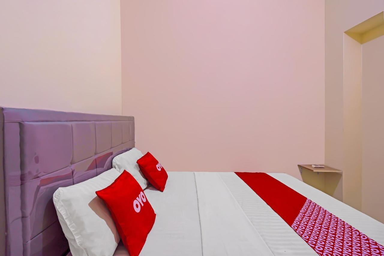 Oyo 92687 Alnindo Makaliwe Hotell Jakarta Eksteriør bilde
