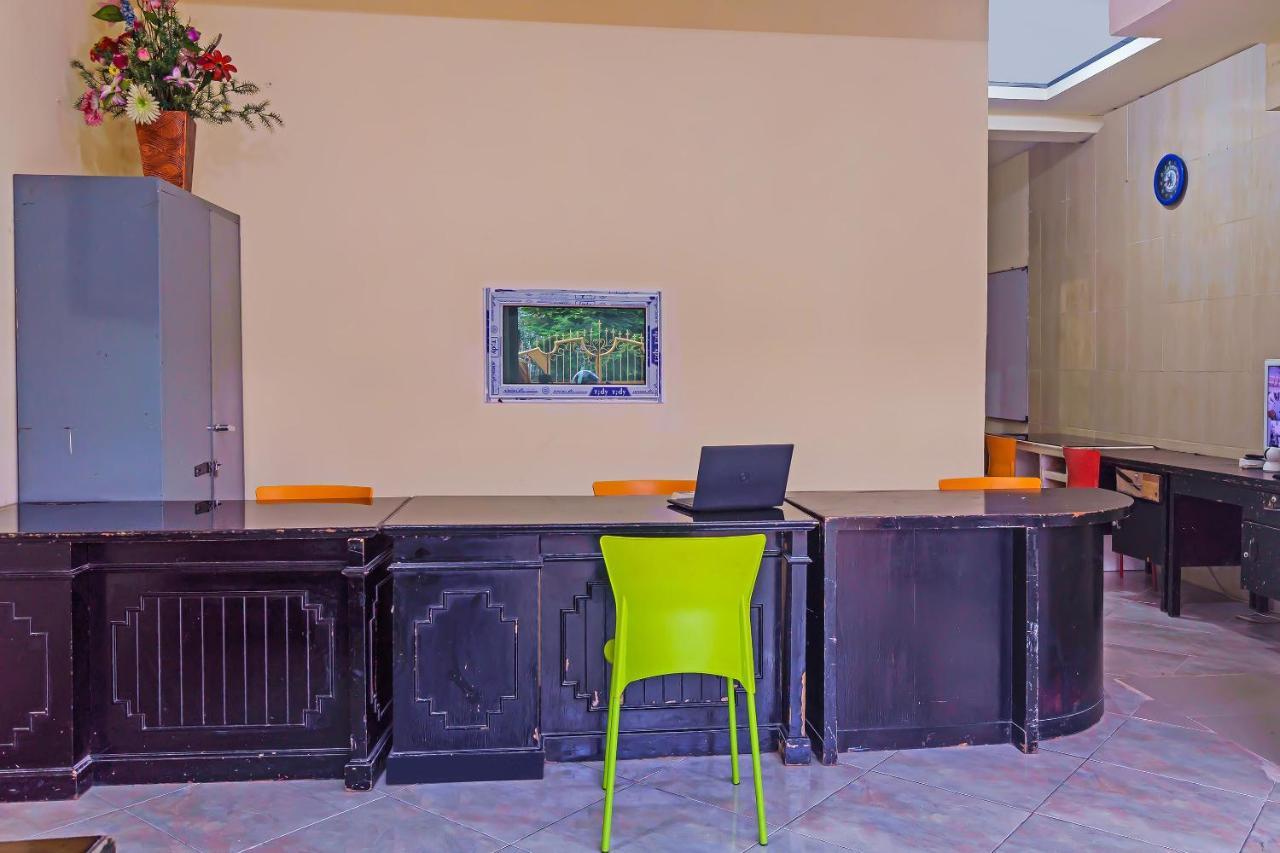 Oyo 92687 Alnindo Makaliwe Hotell Jakarta Eksteriør bilde