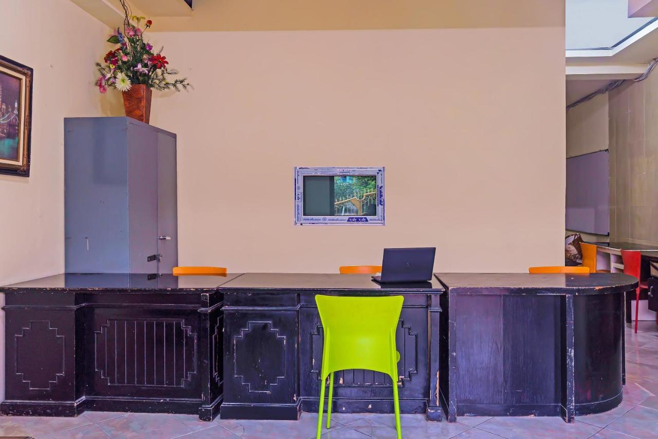 Oyo 92687 Alnindo Makaliwe Hotell Jakarta Eksteriør bilde