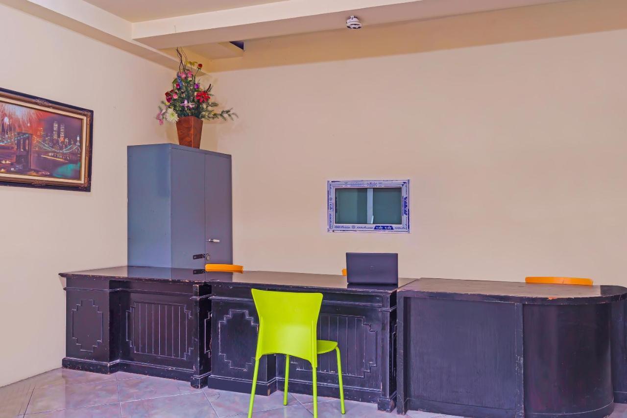 Oyo 92687 Alnindo Makaliwe Hotell Jakarta Eksteriør bilde